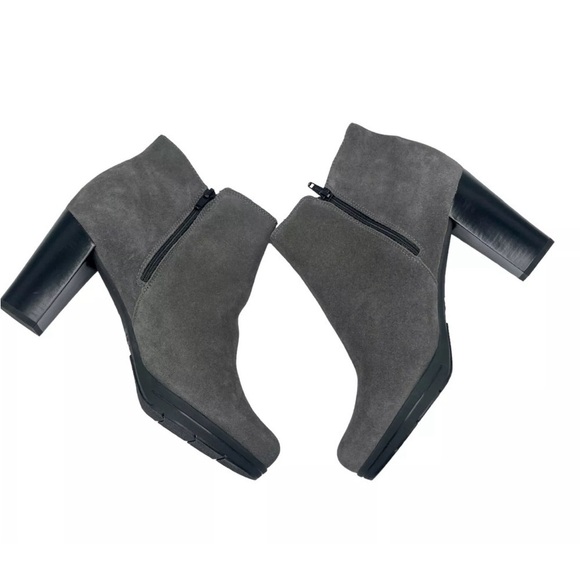 La CANADIENNE Shoes - 🆕 La Canadienne Miko Suede Side Zip Ankle Heeled Booties in gray Size 9.5